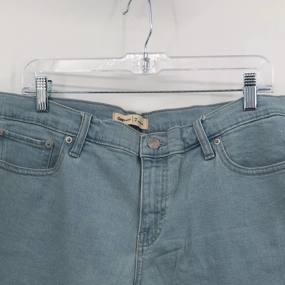 Gap Denim 5" Shorts Folded Hem Mid Rise Light Wash Size 33 - Picture 2 of 8